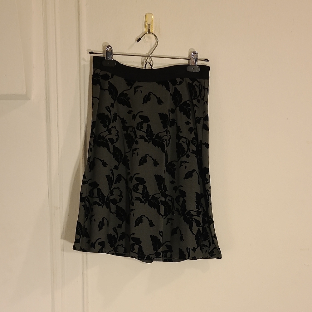 Carmen Marc Valvo Black and Gray A-Line Skirt